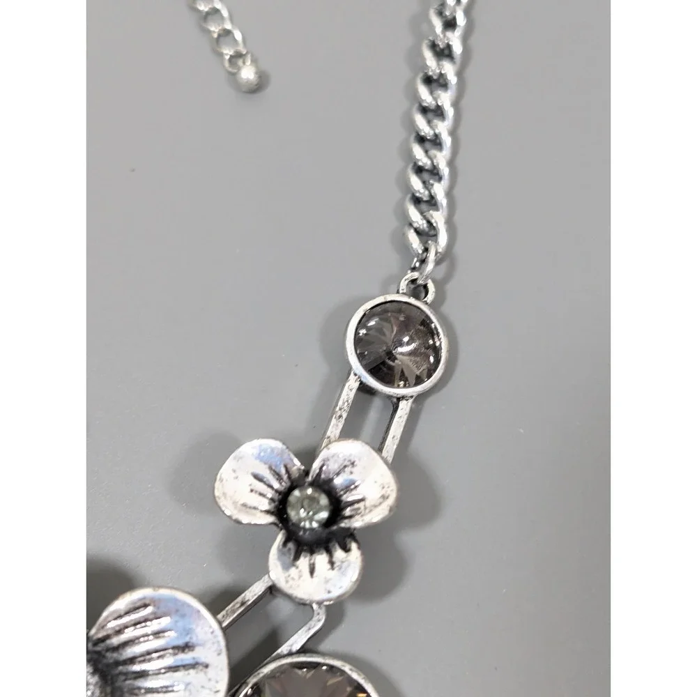 Smokey Gray Crystal Floral Cluster Statement‎ Necklace Silver Tone 22